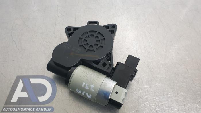 Usados Motor de ventanilla de puerta Mazda 3 Sport (BK) 1.6 CiTD 16V Precio € 24,99 Norma de margen ofrecido por Autodemontage Aandijk