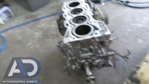 Motor Unterblock van een Toyota Corolla Verso (R10/11) 2.2 D-4D 16V 2008