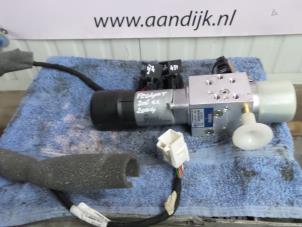Used Convertible motor Peugeot 206 CC (2D) 1.6 16V Price € 124,99 Margin scheme offered by Autodemontage Aandijk