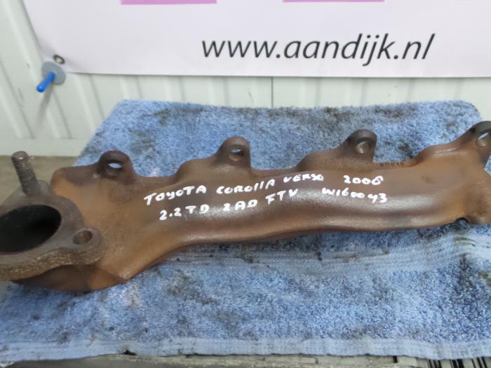 Exhaust manifold from a Toyota Corolla Verso (R10/11) 2.2 D-4D 16V 2008
