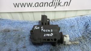 Usados Motor de bloqueo de la tapa del depósito de combustible Ford Focus 2 1.8 TDCi 16V Precio € 14,99 Norma de margen ofrecido por Autodemontage Aandijk