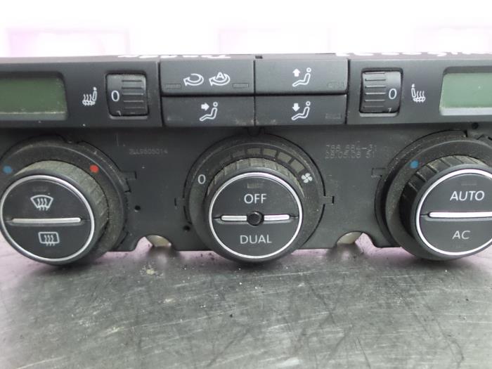 Panel de control de aire acondicionado de un Volkswagen Touran (1T1/T2) 2.0 TDI DPF Cross Touran 2009