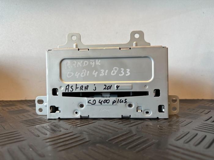 Radio CD player from a Opel Astra J GTC (PD2/PF2) 1.7 CDTi 16V ecoFLEX 110 2014