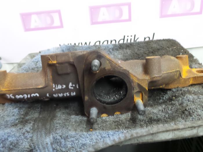 Exhaust manifold from a Opel Astra J GTC (PD2/PF2) 1.7 CDTi 16V ecoFLEX 110 2014