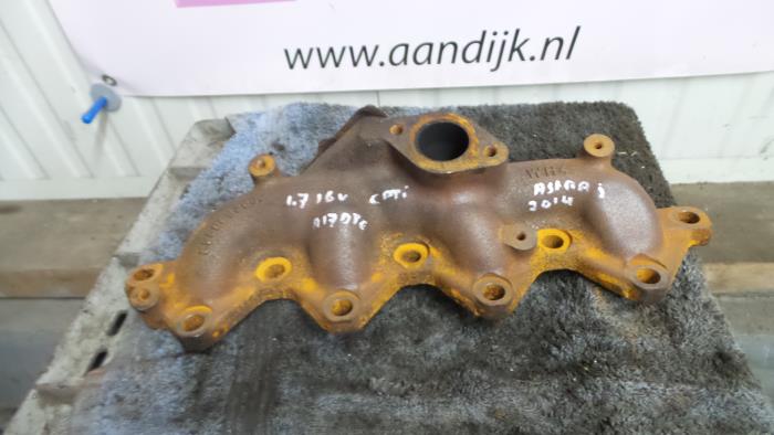 Exhaust manifold from a Opel Astra J GTC (PD2/PF2) 1.7 CDTi 16V ecoFLEX 110 2014