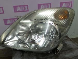 Used Headlight, left Toyota Corolla Verso Price on request offered by Autodemontage Aandijk