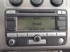 Radio CD player from a Volkswagen Touran (1T1/T2), 2003 / 2010 1.9 TDI 105 Euro 3, MPV, Diesel, 1.896cc, 77kW (105pk), FWD, BLS, 2005-11 / 2010-05, 1T1; 1T2 2008