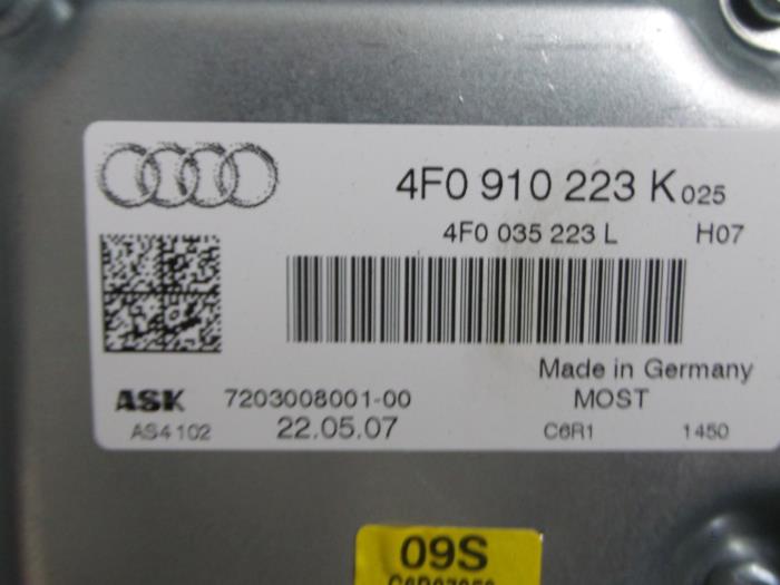 Amplificateur radio d'un Audi A6 Avant Quattro (C6) 3.0 TDI V6 24V 2008