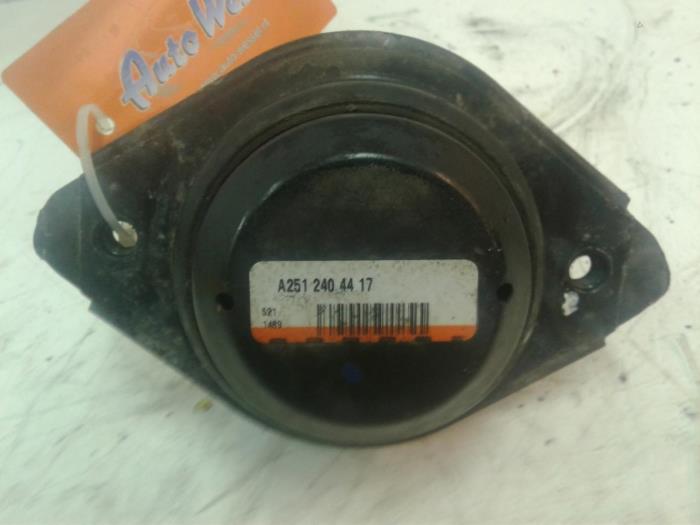 Used Engine mount Mercedes ML II (164/4JG) 3.0 ML-350 CDI BlueTec 4-Matic V6 24V Price € 68,25 Margin scheme offered by Wessel Parts & Service B.V.