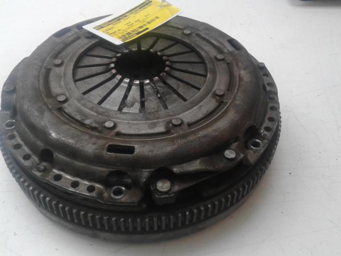 Used Flywheel Volkswagen Passat Variant (3C5) 2.0 TDI 140 Price € 208,95 Margin scheme offered by Wessel Parts & Service B.V.