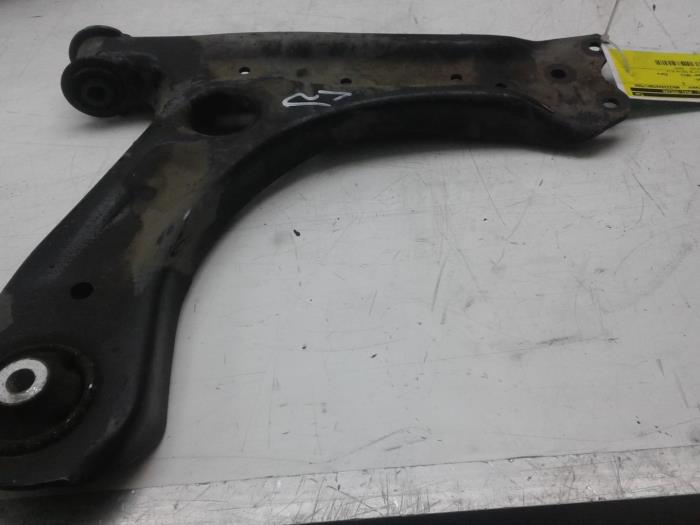 Front wishbone, right from a Audi A1 (8X1/8XK) 1.6 TDI 16V 2011