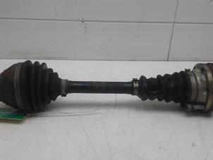 Used Front drive shaft, left Volkswagen Golf VII (AUA) 2.0 R-line 4Motion 16V Price on request offered by Autobedrijf G.H. Wessel B.V.