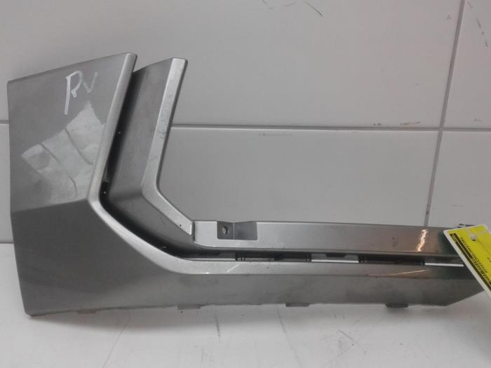 Front bumper trim