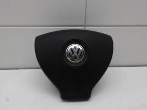 Używane Poduszka powietrzna lewa (kierownica) Volkswagen Golf Plus (5M1/1KP) 1.9 TDI 90 Cena € 150,00 Procedura marży oferowane przez Autobedrijf G.H. Wessel B.V.