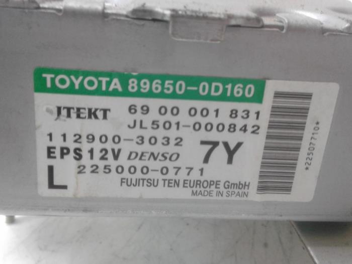 Eje de columna de dirección de un Toyota Yaris II (P9) 1.4 D-4D 2011
