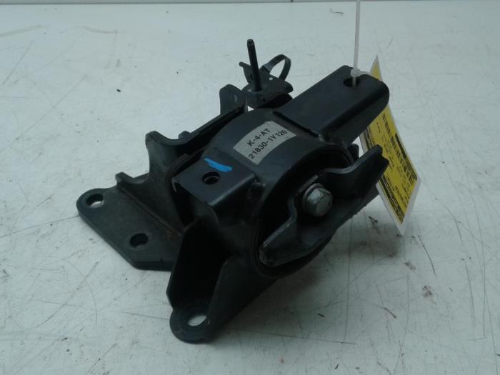 Engine mount from a Kia Picanto (TA) 1.2 16V 2016