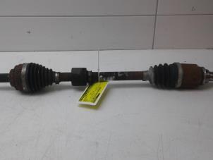 Used Front drive shaft, left Renault Clio IV (5R) 1.2 16V Price on request offered by Autobedrijf G.H. Wessel B.V.