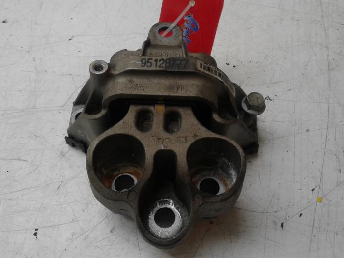 Used Engine mount Opel Mokka/Mokka X 1.7 CDTI 16V 4x2 Price € 68,25 Margin scheme offered by Wessel Parts & Service B.V.
