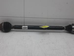 Used Front drive shaft, right Seat Leon ST (5FF) 1.6 TDI 16V Price € 129,00 Margin scheme offered by Autobedrijf G.H. Wessel B.V.