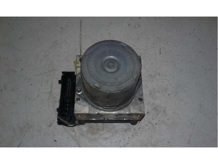 Usagé Bloc ABS Renault Scénic II (JM) 1.5 dCi 100 Prix € 40,95 Règlement à la marge proposé par Wessel Parts & Service B.V.