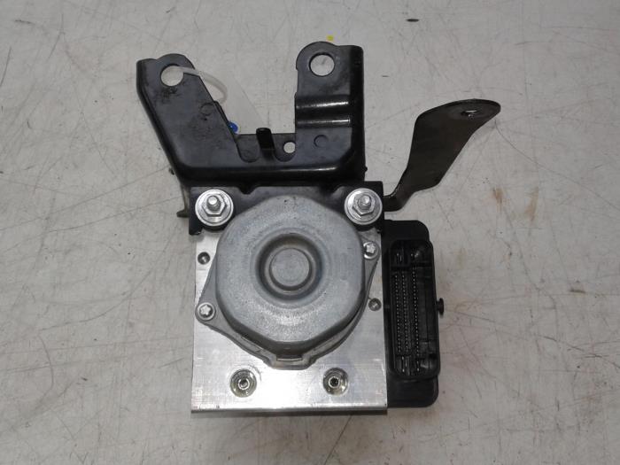 Usagé Pompe ABS Peugeot 108 1.2 VTi 12V Prix € 156,45 Règlement à la marge proposé par Wessel Parts & Service B.V.