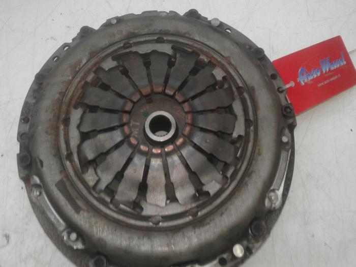 Usagé Volant moteur Opel Corsa D Prix € 177,45 Règlement à la marge proposé par Wessel Parts & Service B.V.