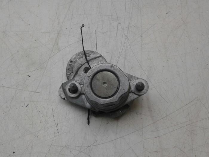 Usados Rodillo tensor correa múltiple Skoda Octavia (5EAA) 1.4 TSI 16V G-TEC Precio € 40,95 Norma de margen ofrecido por Wessel Parts & Service B.V.