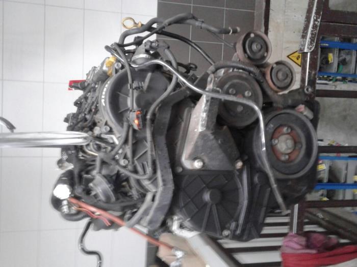 Engine from a Opel Astra G Caravan (F35)  2002