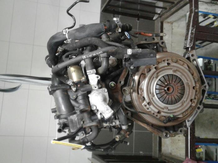 Engine from a Opel Astra G Caravan (F35)  2002