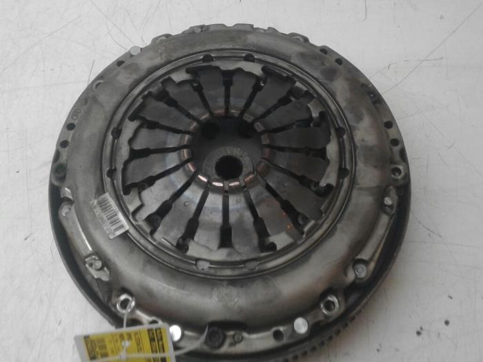 Usagé Volant moteur Opel Meriva (B) 1.3 CDTI 16V Prix € 210,00 Règlement à la marge proposé par Wessel Parts & Service B.V.