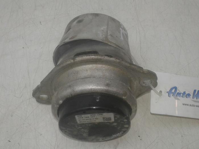 Usagé Support moteur Porsche Cayenne II (92A) 3.0 S E-Hybrid 24V Prix € 78,75 Règlement à la marge proposé par Wessel Parts & Service B.V.