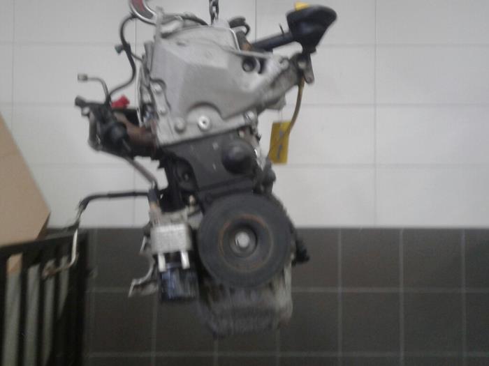 Motor van een Renault Wind (EN/E4)  2011