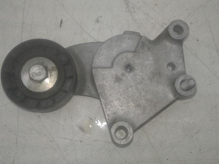 Usados Rodillo tensor correa múltiple Ford Focus 4 Wagon 1.5 EcoBlue 120 Precio € 51,45 Norma de margen ofrecido por Wessel Parts & Service B.V.