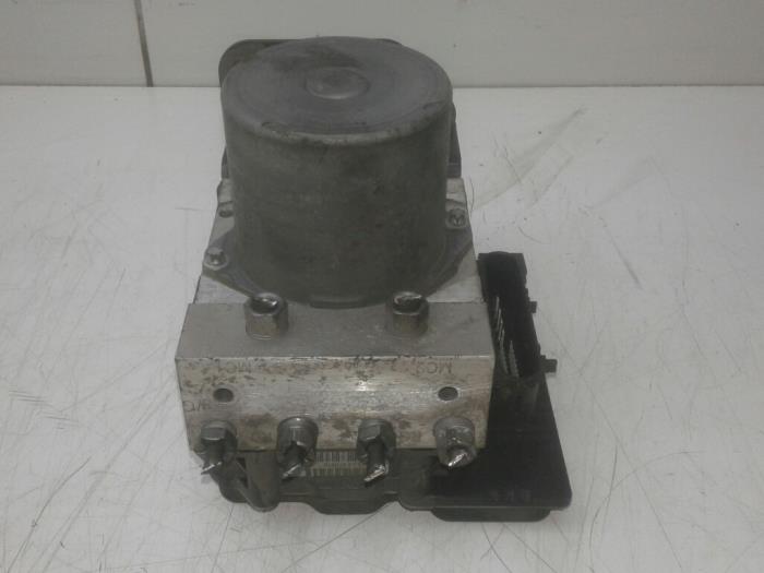Begagnade ABS-pump Renault Wind (EN/E4) Pris € 82,95 Marginaltabell erbjuds av Wessel Parts & Service B.V.