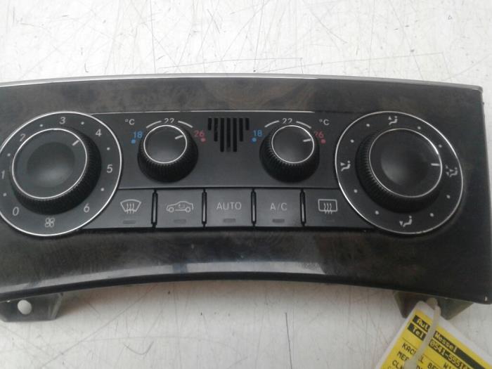 Panel de control de calefacción de un Mercedes-Benz CLK (W209) 3.2 320 CDI V6 24V 2006