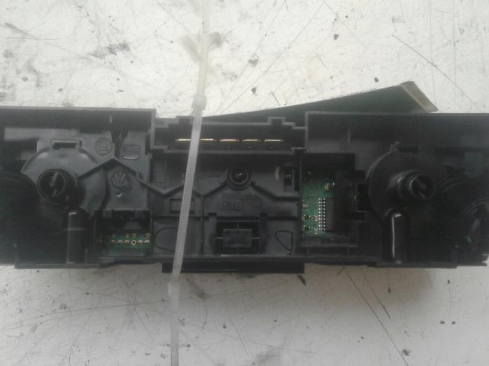 Heater control panel from a Volkswagen Polo V (6R) 1.0 12V BlueMotion Technology 2015