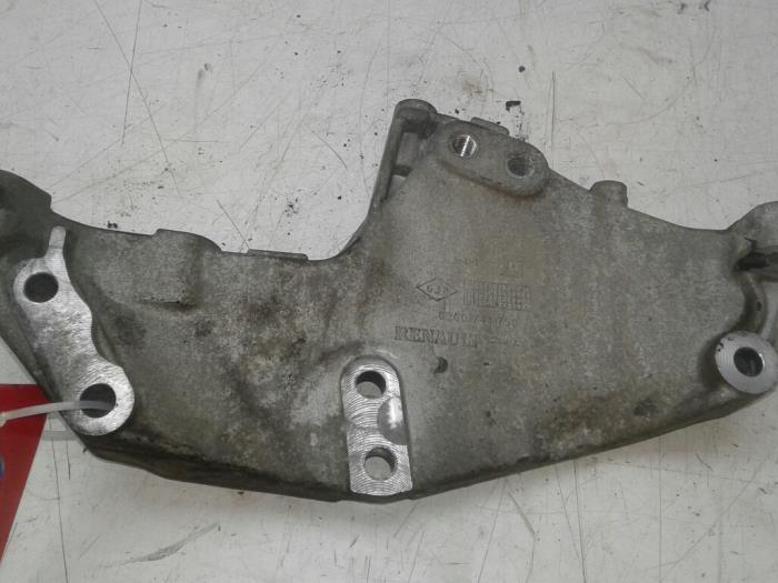 Used Engine mount Opel Vivaro 2.0 CDTI Price € 61,95 Margin scheme offered by Wessel Parts & Service B.V.