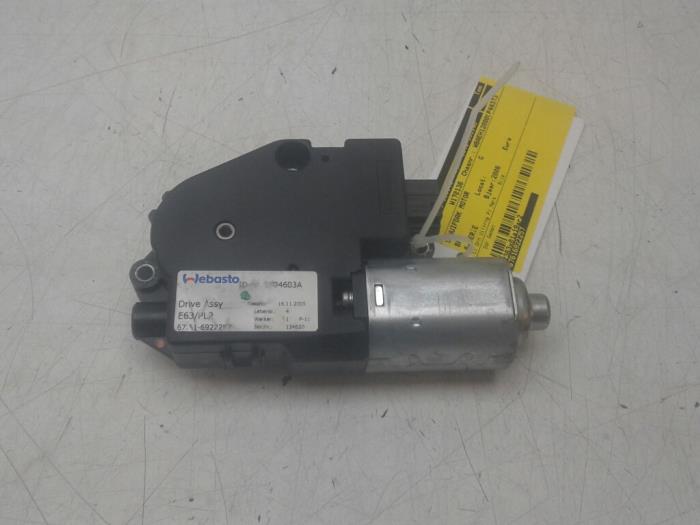 Używane Silnik szyberdachu BMW 6 serie (E63) 650 i 4.8 V8 32V Cena € 78,75 Procedura marży oferowane przez Wessel Parts & Service B.V.