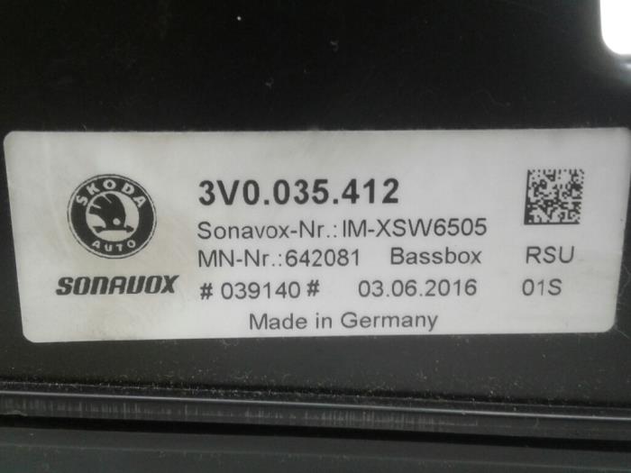 Subwoofer z Skoda Superb Combi (3V5) 1.6 TDI 2016