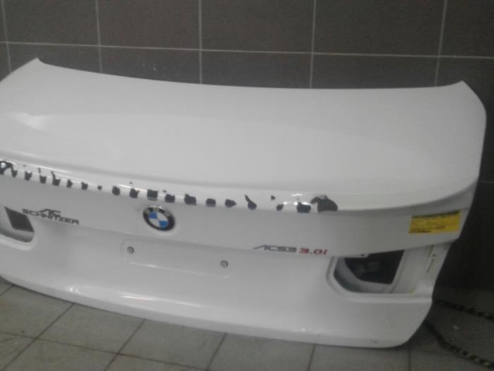 Tailgate from a BMW 3 serie (F30) 330i 2.0 16V 2015