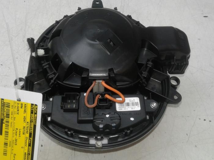 Heating and ventilation fan motor from a BMW 3 serie (F30) 330i 2.0 16V 2015