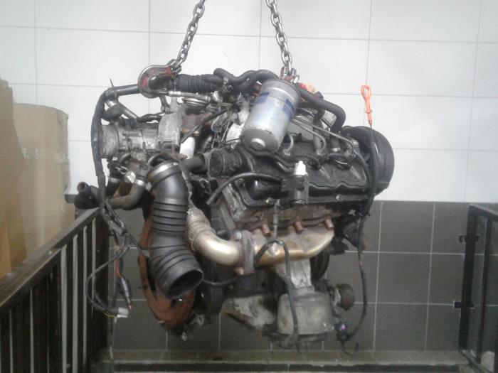 Motor van een Volkswagen Passat Variant (3B6) 2.5 TDI V6 24V 2003