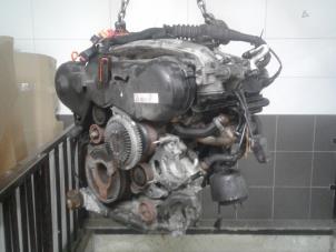 Motor van een Volkswagen Passat Variant (3B6) 2.5 TDI V6 24V 2003