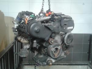 Motor van een Volkswagen Passat Variant (3B6) 2.5 TDI V6 24V 2003