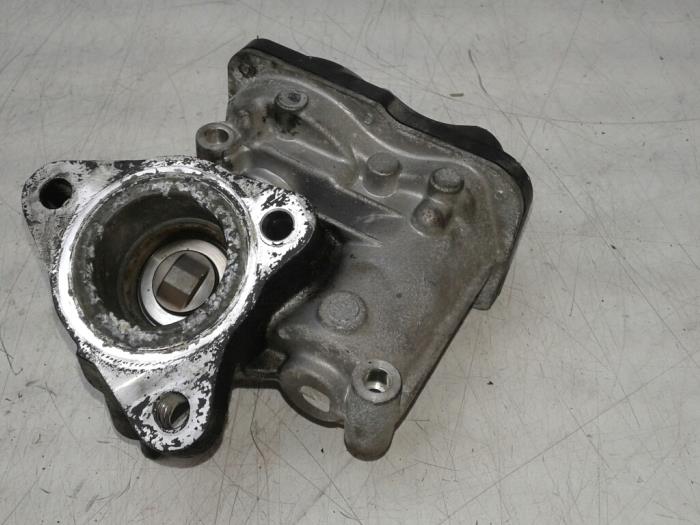 EGR valve from a Mercedes-Benz A (W176) 1.5 A-180 CDI, A-180d 16V 2012
