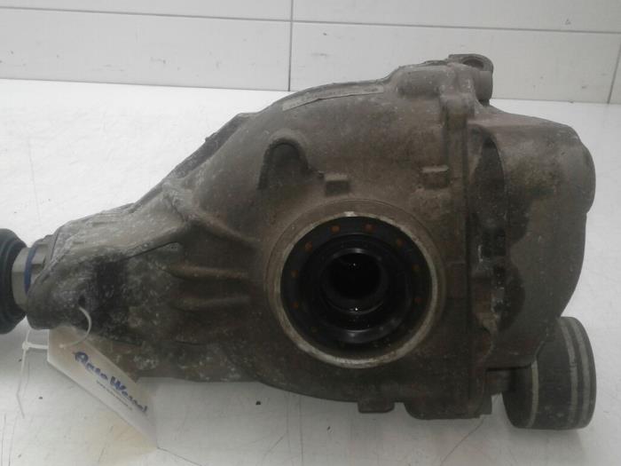 Rear differential from a BMW 5 serie Touring (F11) 518d 16V 2015
