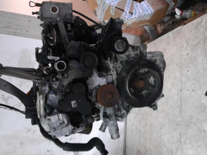 Motor van een Mercedes-Benz E (W211) 2.2 E-220 CDI 16V 2006