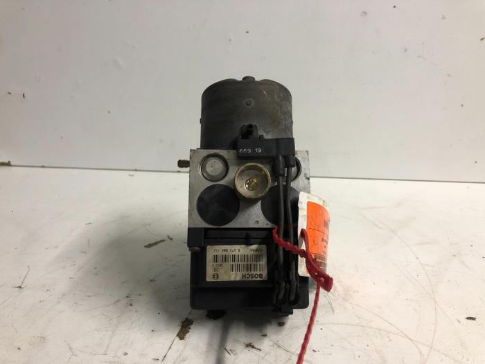 Usagé Bloc ABS Audi A4 Prix € 40,95 Règlement à la marge proposé par Wessel Parts & Service B.V.