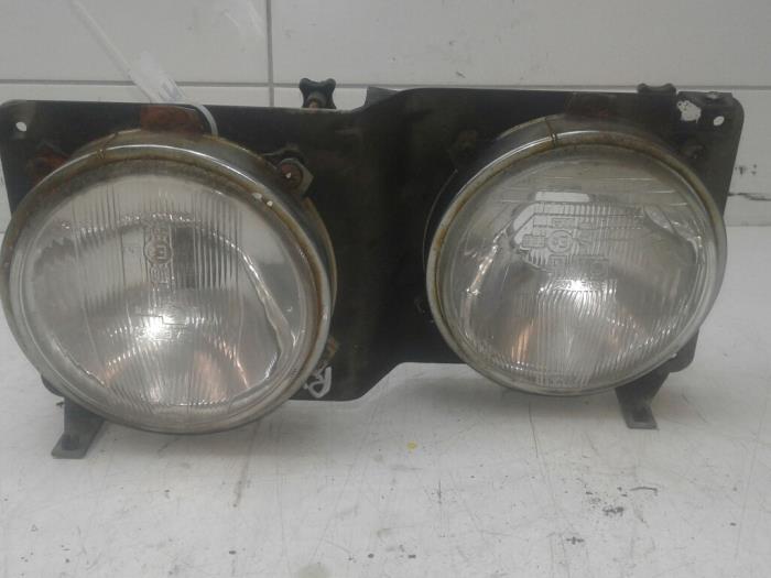 Używane Reflektor prawy Jaguar XJ6 (XJ40) 4.0 24V Cena € 156,45 Procedura marży oferowane przez Wessel Parts & Service B.V.