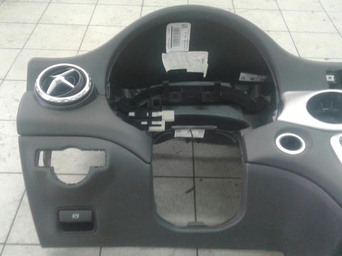Salpicadero de un Mercedes-Benz GLA (156.9) 2.2 220 CDI, d 16V 2015